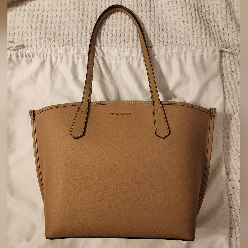 NWT Michael Kors Jane Large Saffiano Leather Tote in Camel